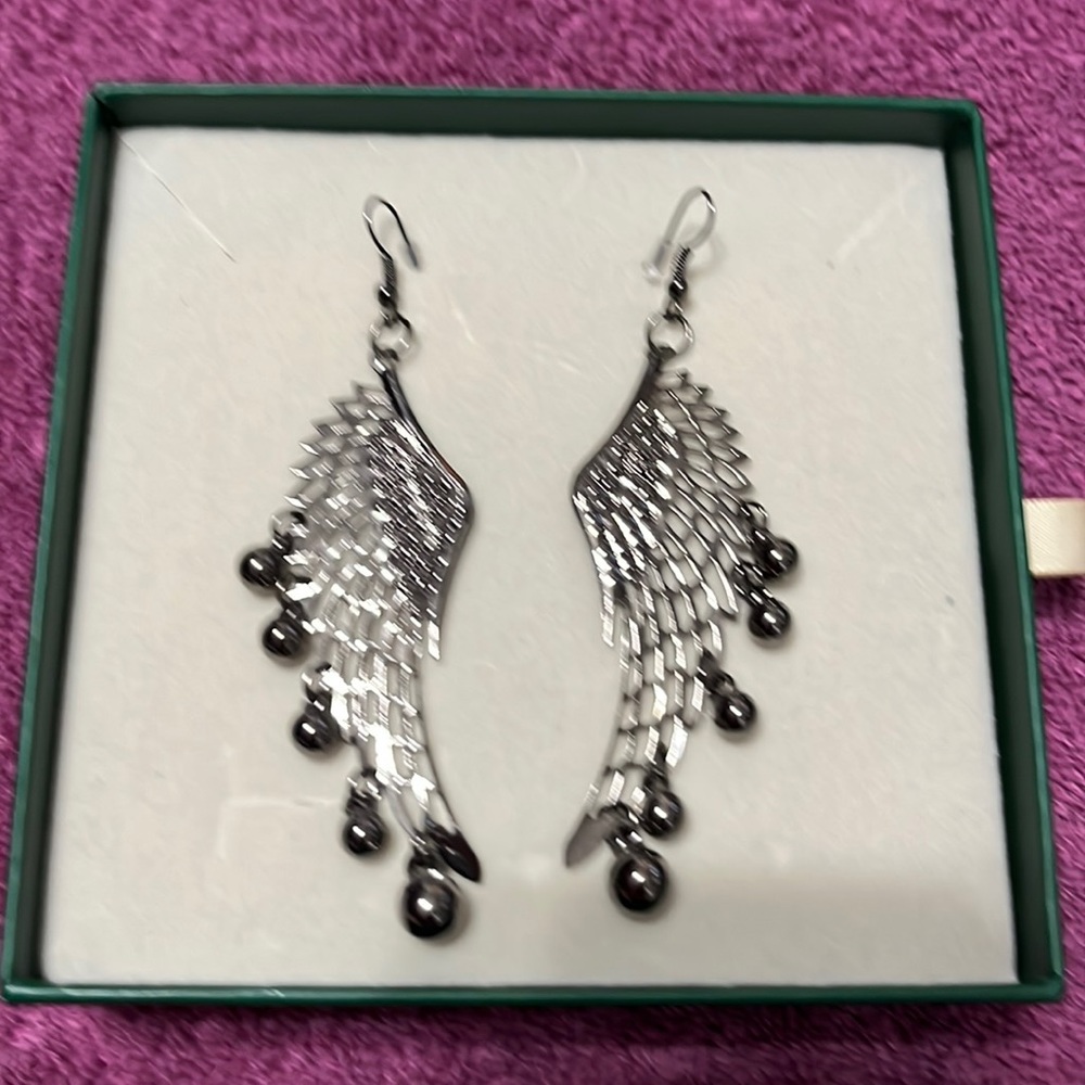 Feathered dangling earrings